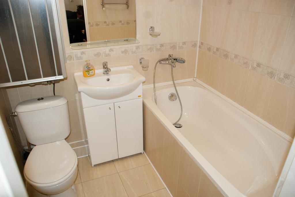 Apartment On Akademika Lazarenka 48A Lviv Bagian luar foto