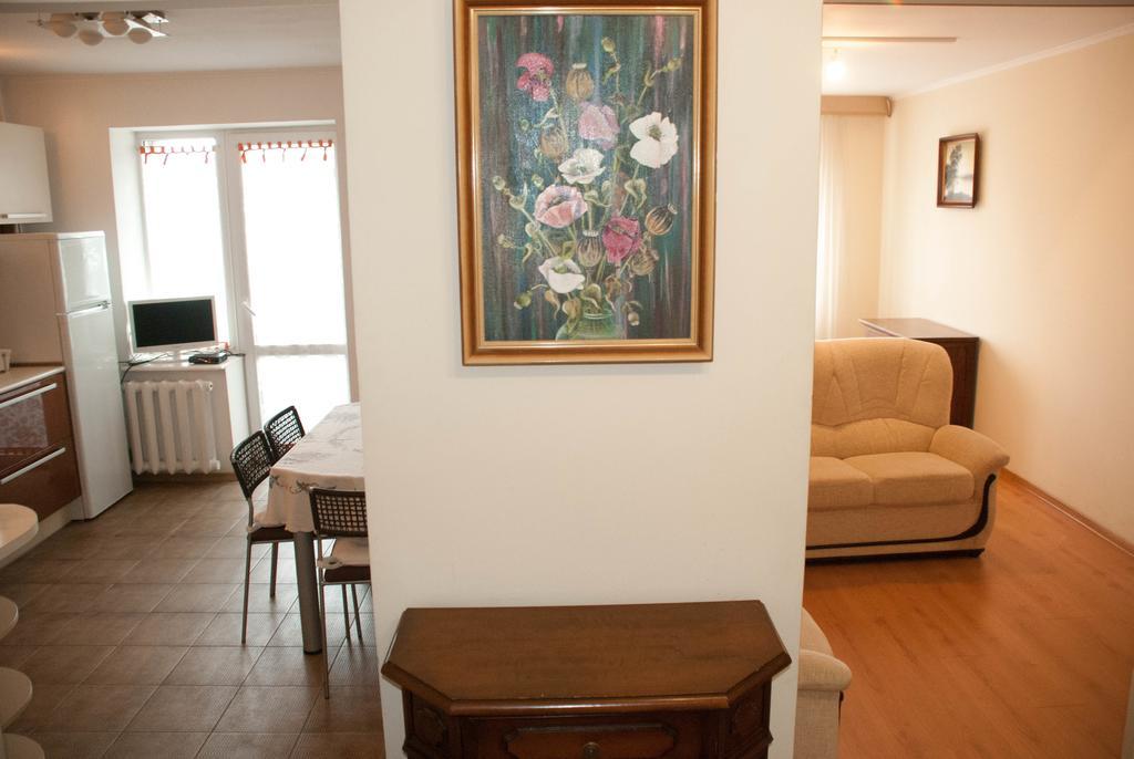 Apartment On Akademika Lazarenka 48A Lviv Bagian luar foto